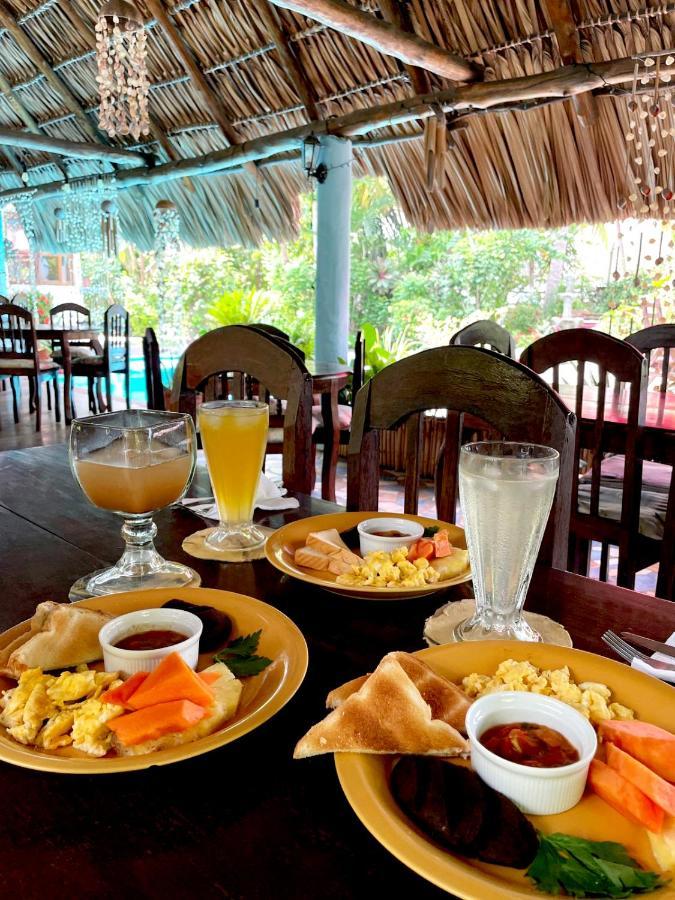 Hotel Atelie Del Mar Monterrico Bagian luar foto